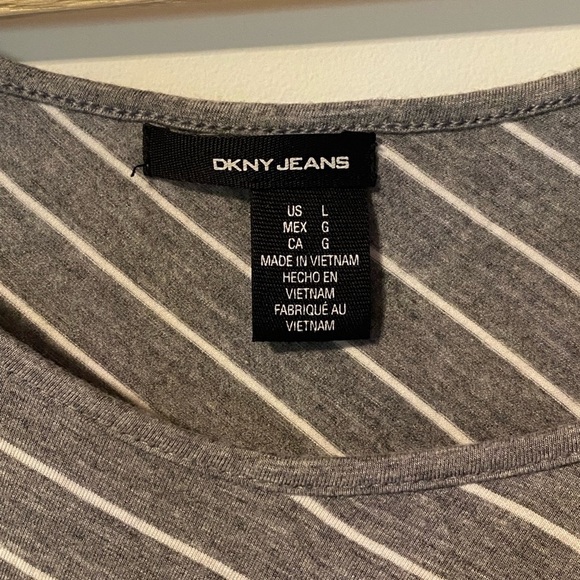 🐦⬛HOST PICK🐦⬛ DKNY Jeans Gray w/White Stripes Motif Sleeveless Tank Top - Picture 2 of 4